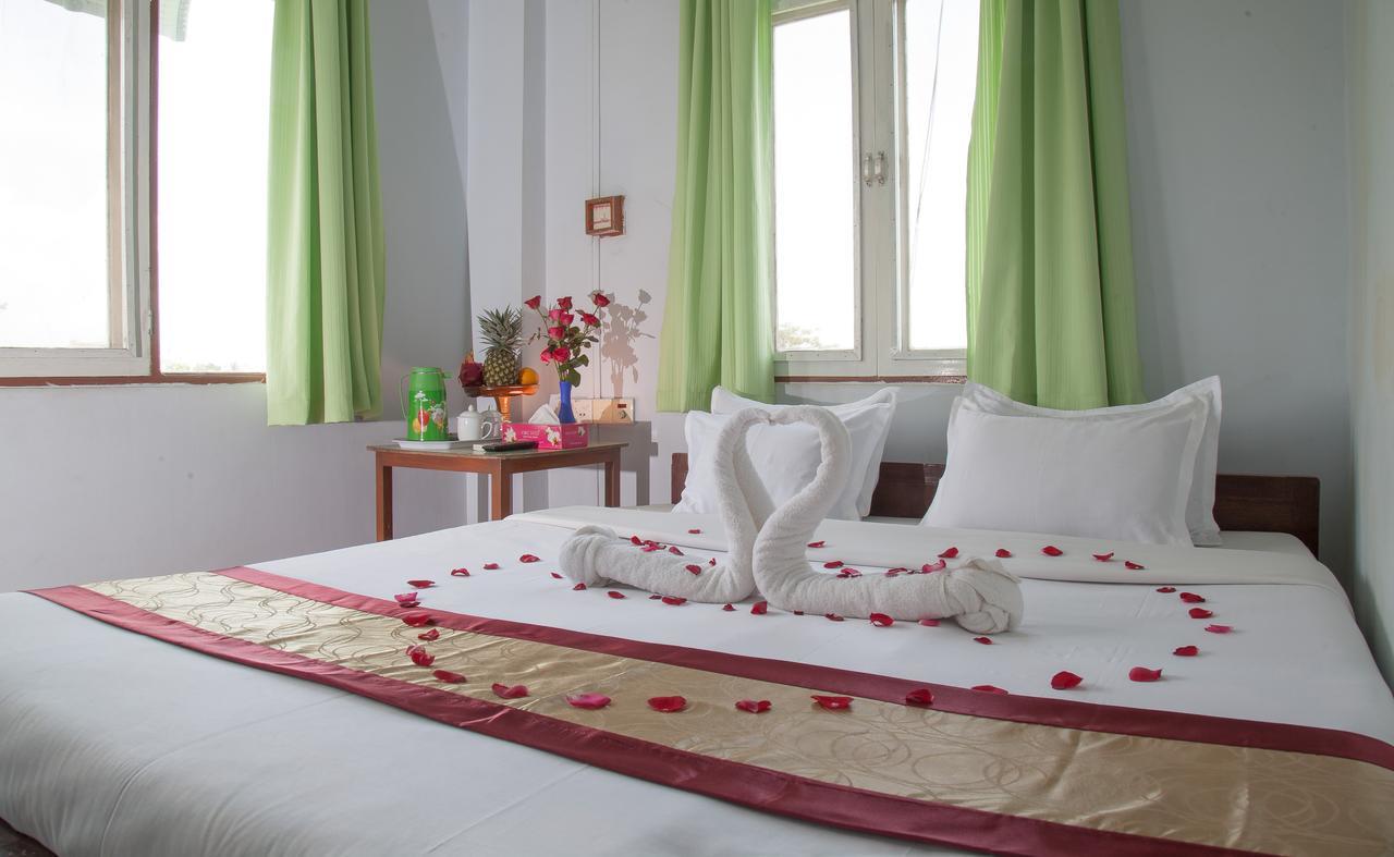 Mother Land Inn 2 Янгон Екстер'єр фото