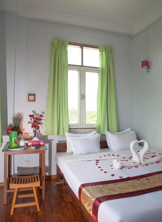 Mother Land Inn 2 Янгон Екстер'єр фото