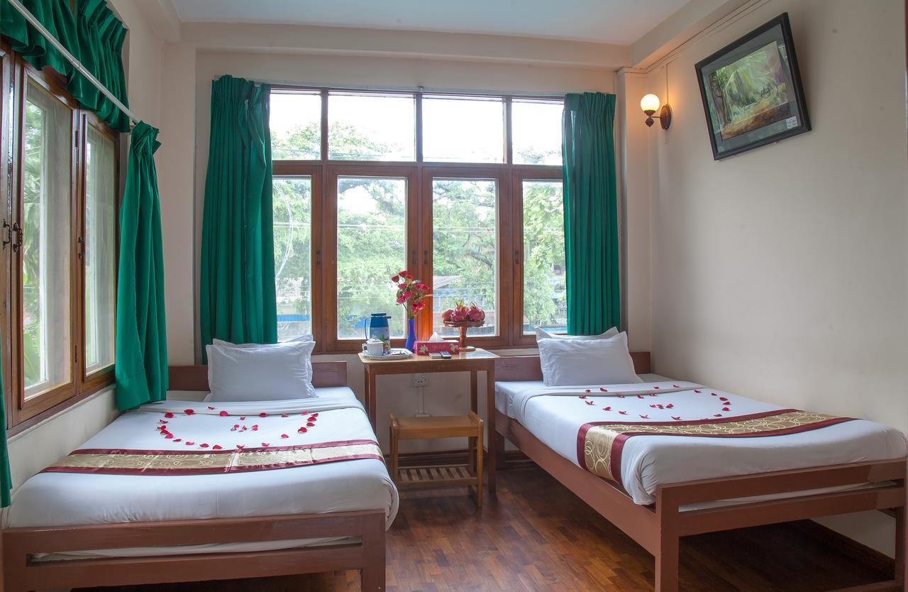 Mother Land Inn 2 Янгон Екстер'єр фото