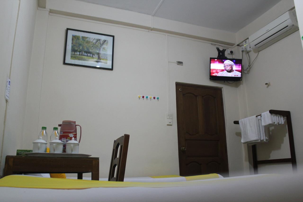 Mother Land Inn 2 Янгон Екстер'єр фото