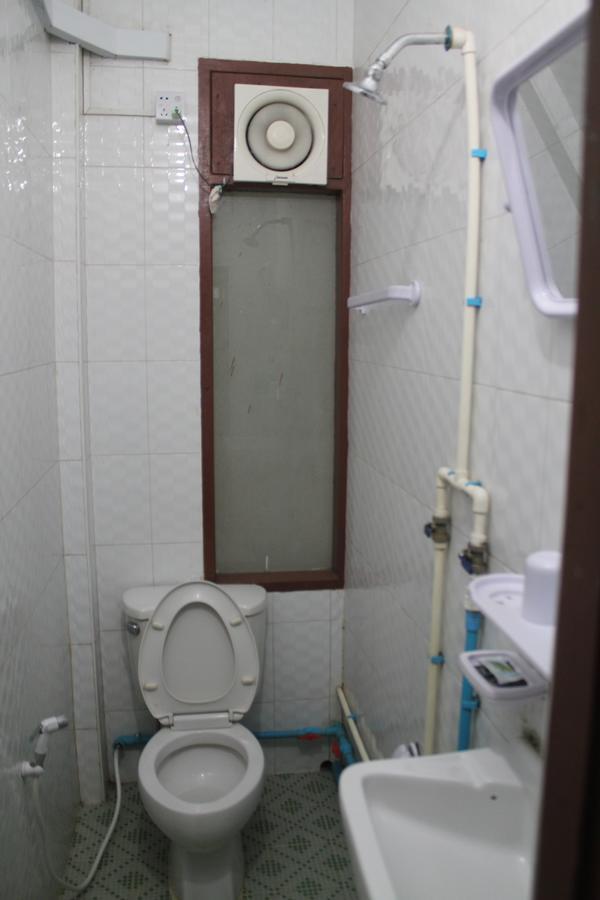 Mother Land Inn 2 Янгон Екстер'єр фото