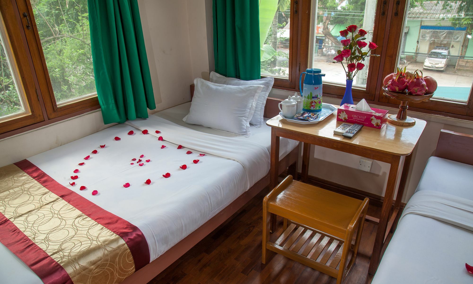 Mother Land Inn 2 Янгон Екстер'єр фото
